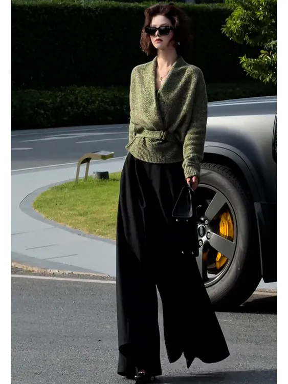 长袖针织衫女2025秋冬新款韩版宽松交叉V领上衣洋气腰带保暖毛衣