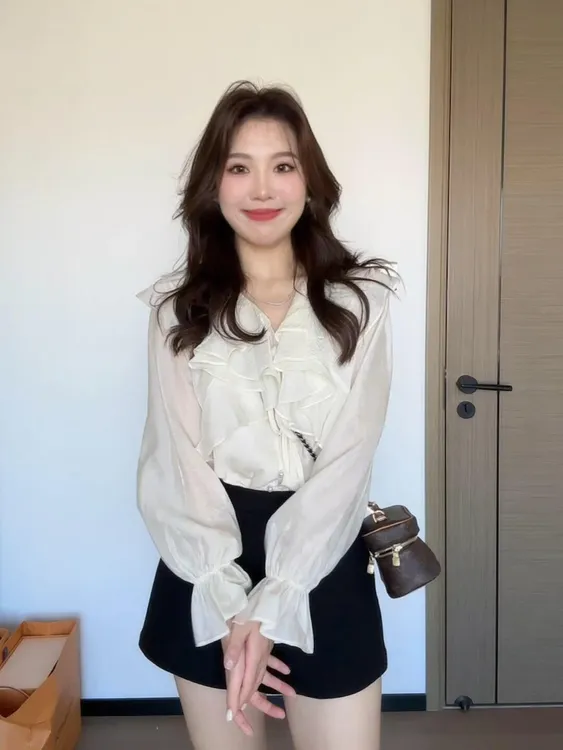 2025秋季新款法式甜美双层荷叶边V领系带衬衫上衣搭配短裙两件套