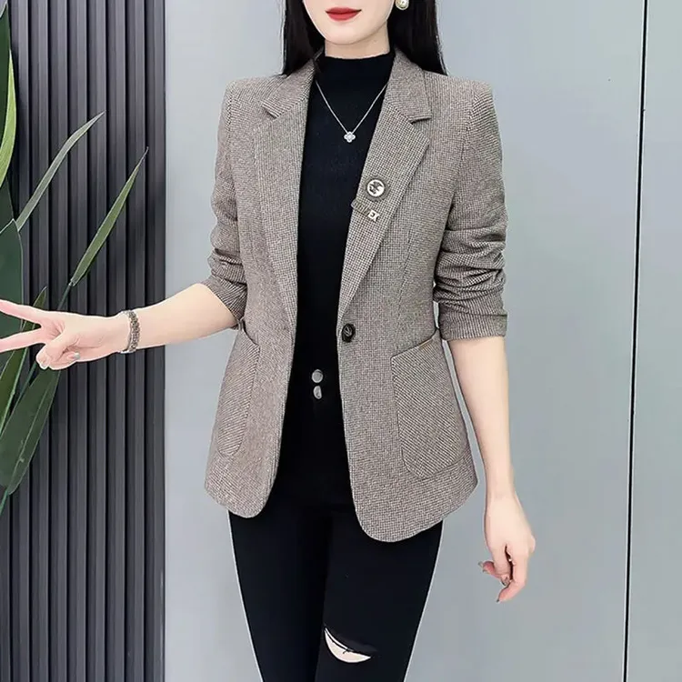 洋气妈妈装春秋时尚格子小西装短款上衣女时尚女士一粒扣西服外套