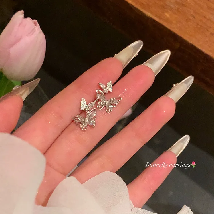 铜合金锆石耳饰 秋冬新款精致闪锆蝴蝶耳环女灵动高级感耳钉耳饰