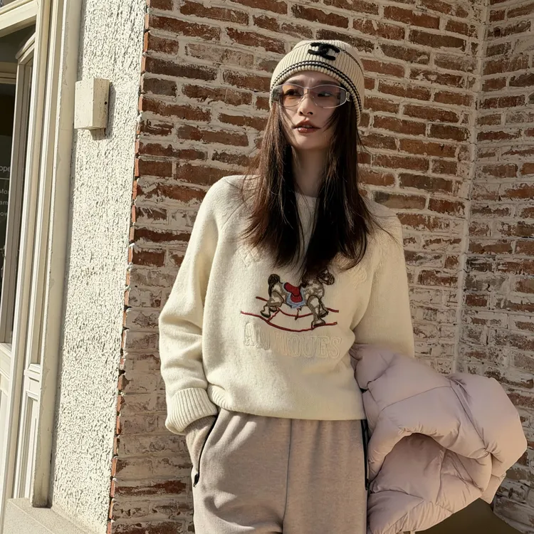 HELA AOMI “小马驹”木马刺绣圆领长袖针织衫套头上衣CY4DM31533