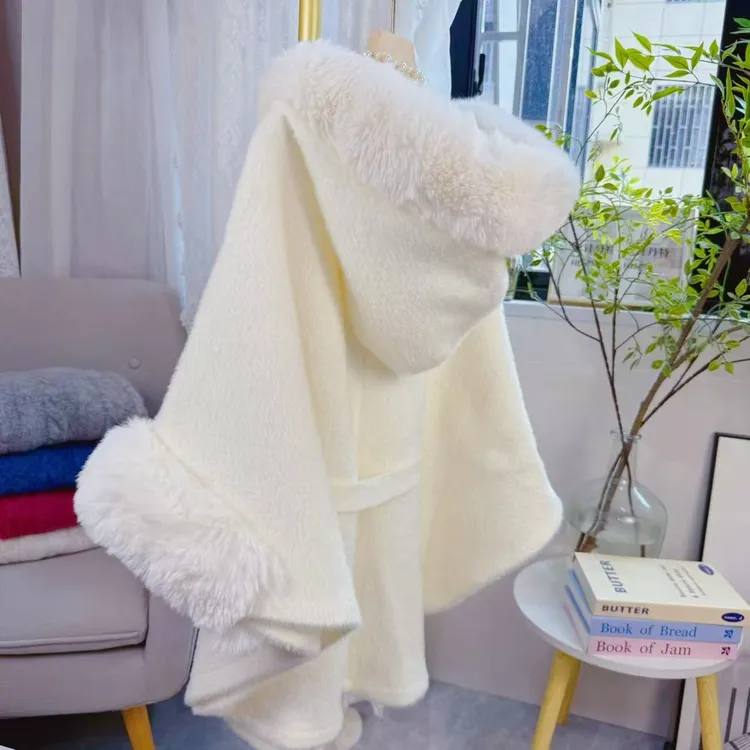 法式设计感毛领连帽斗篷披肩女秋冬高级感时尚洋气千金名媛风外套