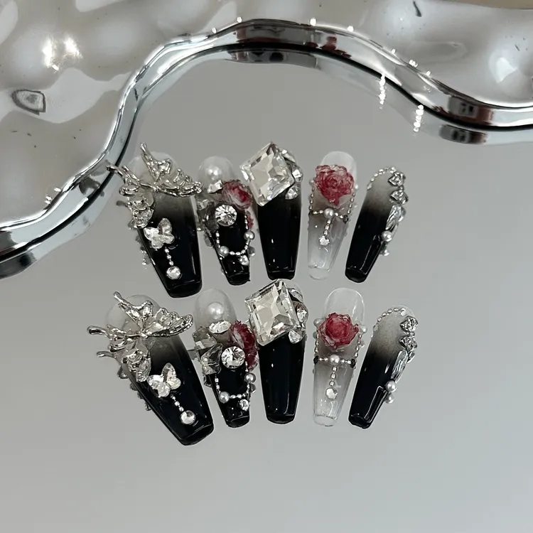 【绯红女巫】重工手工穿戴甲片黑色渐变显白美甲轻奢华山茶花蝴蝶