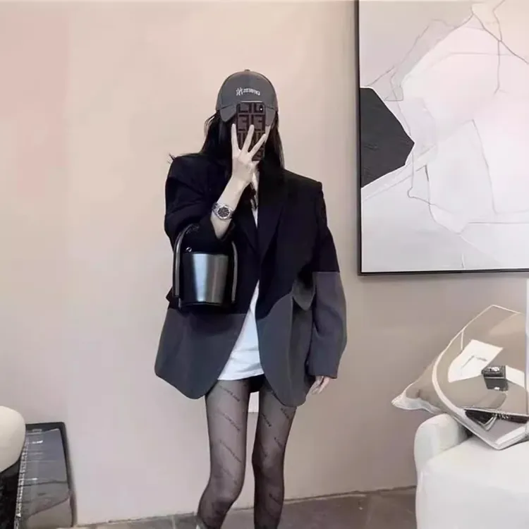 复古拼色春季黑灰拼色西装女复古港风设计感宽松撞色小西服外套女