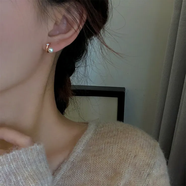 铜合金仿珍珠耳饰 特别设计感珠珠耳钉女高级轻奢小众精致耳饰