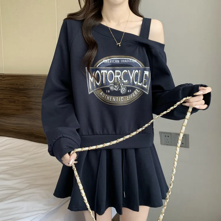 大码女装设计感露肩字母印花卫衣短裙两件套女大码休闲显瘦套装