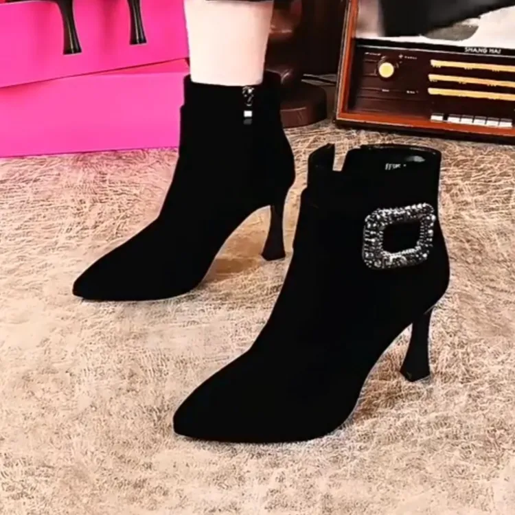 品牌断码绒面秋冬尖头不累脚高跟女靴单靴短靴细跟真皮马丁靴时尚