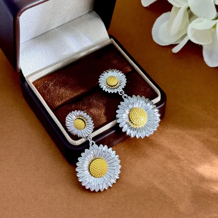 钛钢耳饰 向阳花ins雏菊小众气质个性甜美百搭素款耳环手工轻奢