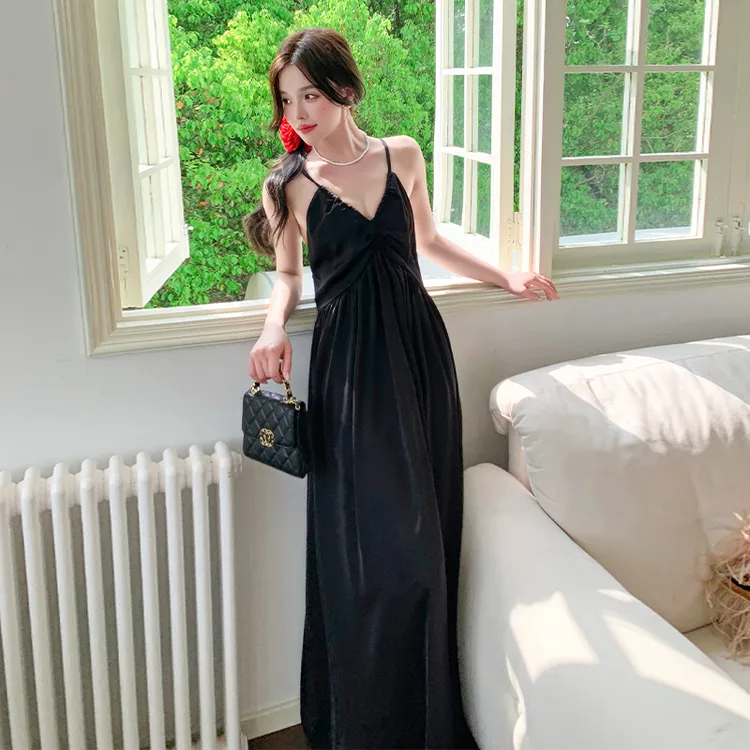 夏季新款吊带连衣裙气质长裙黑色裙子显瘦轻奢长款法式性感收腰