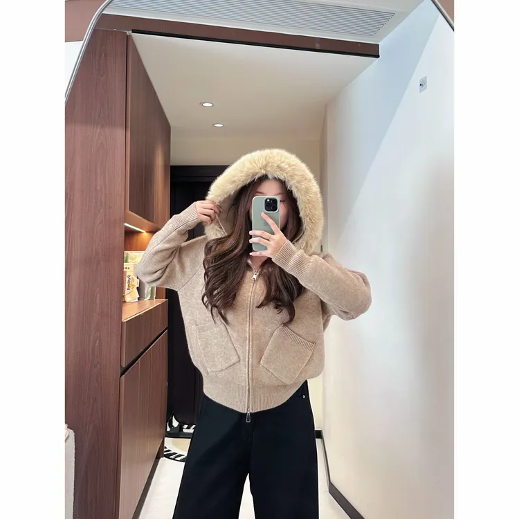 2025秋冬新款韩系慵懒温柔色连帽拉链针织外套女拼接毛领开衫