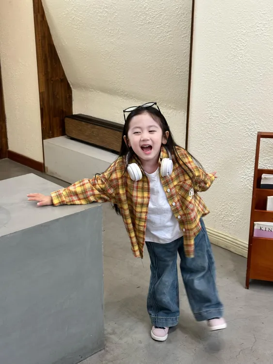 小思家2025秋季新女童韩版休闲格子衬衫外套牛仔裤套装