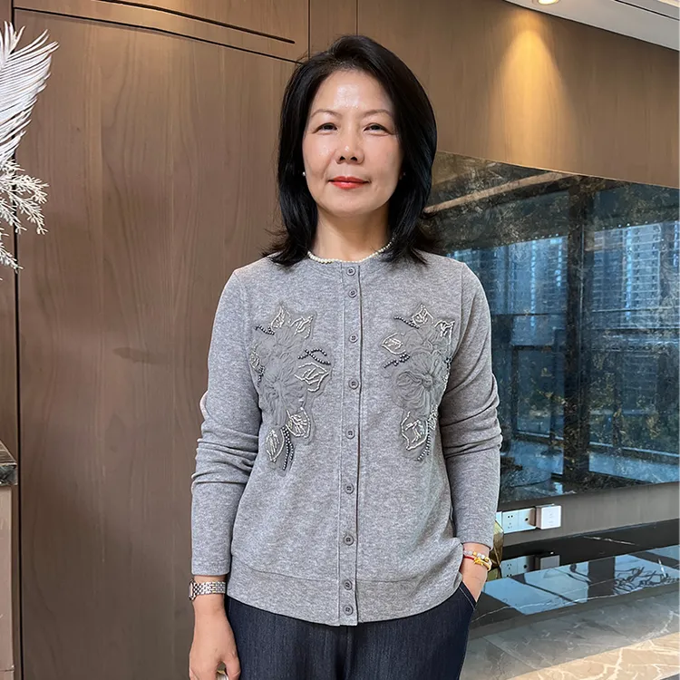 秋季时尚妈妈开衫气质减龄重工镶嵌洋气中老年小衫2575