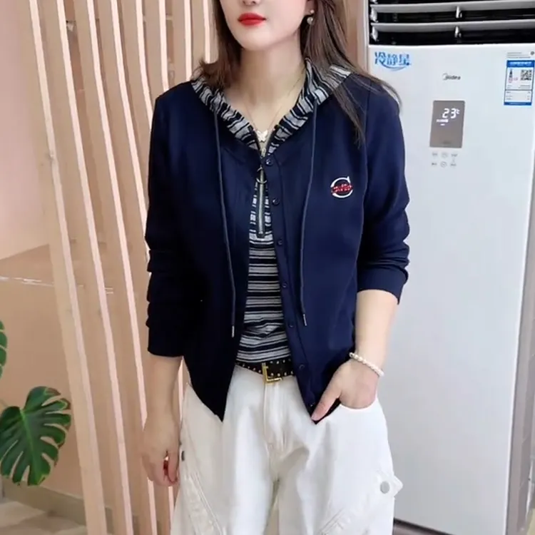 2025早秋新品流行百搭修身假两件连帽卫衣女条纹撞色减龄休闲上衣