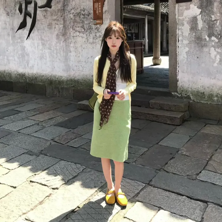 2025早秋新款女法式气质修身针织开衫内搭吊带上衣高腰显瘦半身裙