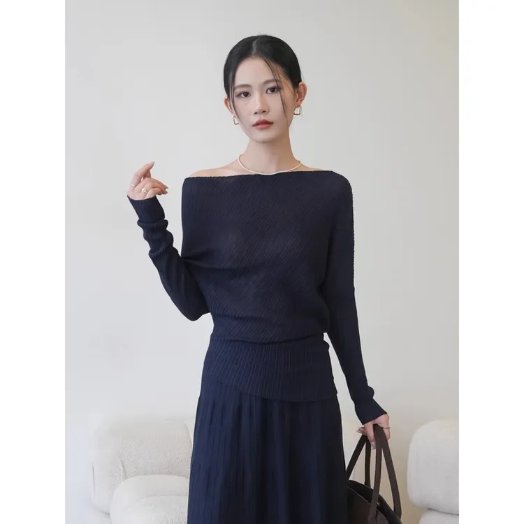 藏蓝色斜肩针织打底衫2025新款女春秋长袖t恤内搭上衣露肩高级感