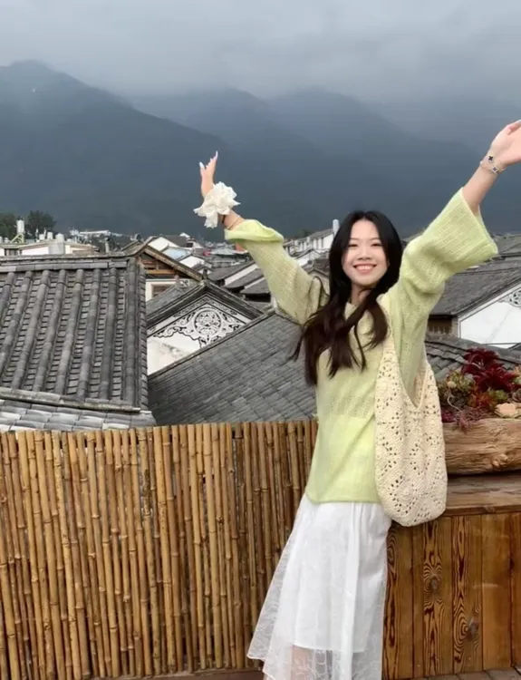 2025春季新款韩系气质温柔小清新针织衫时尚刺绣半身裙两件套装