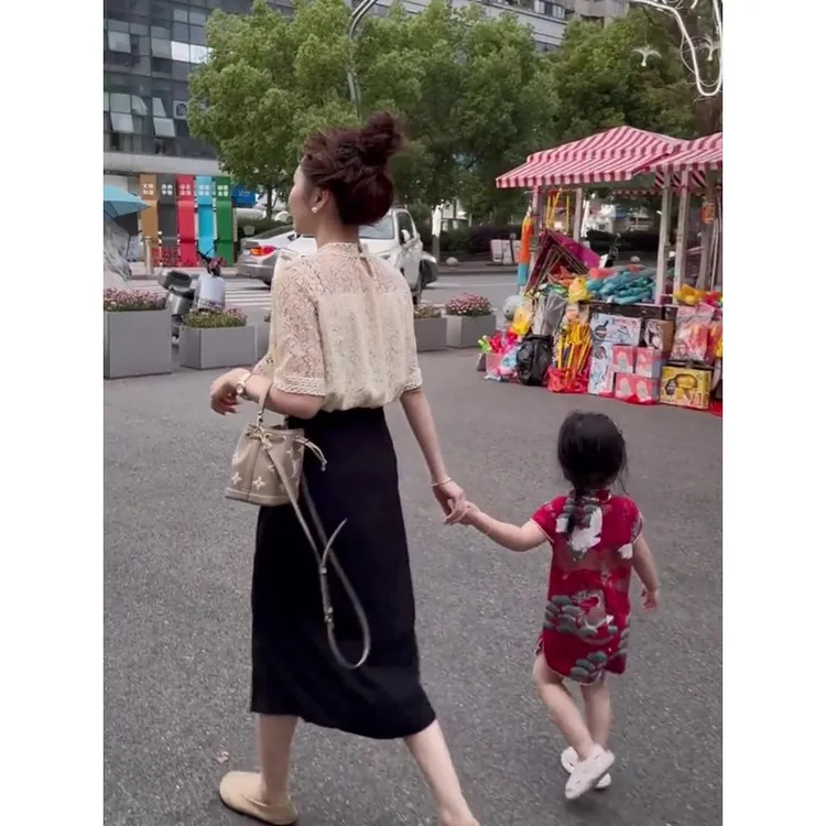 2025新款设计感蕾丝上衣漂亮小衫开叉半身裙两件套洋气减龄御姐范