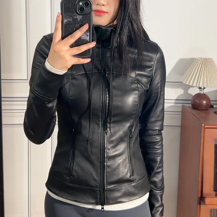 哇也太显瘦了 弹力皮瑜伽服修身纸片人绵羊皮皮衣带帽