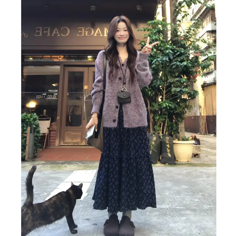 秋季搭配一整套女韩系复古慵懒风紫色针织开衫搭配碎花裙气质套装