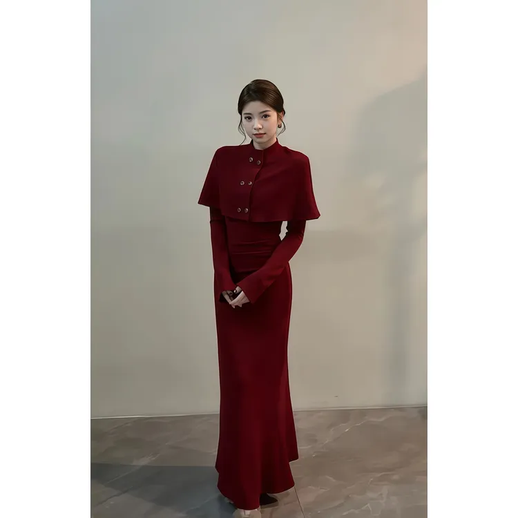 新年战袍修身气质礼服裙女秋冬新款法式赫本风斗篷包臀连衣裙套装