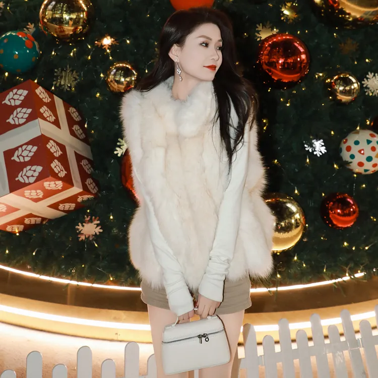 MISS COCO “流星花园”整皮狐狸毛竖排马甲女冬季