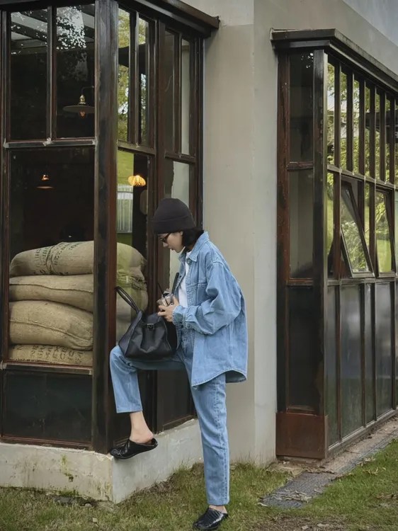 牛仔套装女2025秋季新款慵懒风宽松浅蓝牛仔衬衫高腰阔腿休闲裤