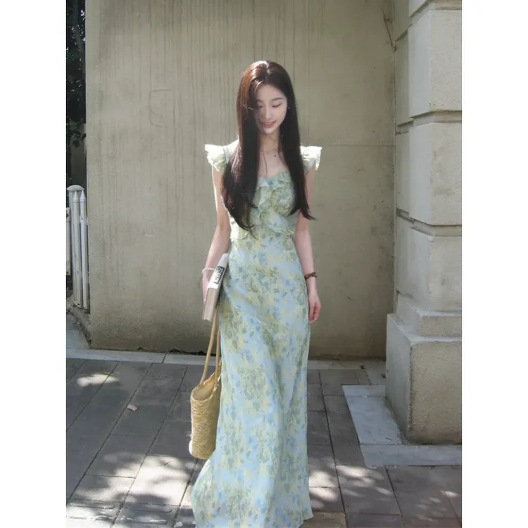绿色碎花小飞袖连衣裙女夏季25法式复古收腰显瘦度假气质长裙子