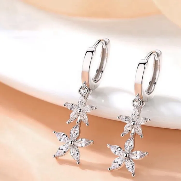 足银合成锆石耳饰 足银990爆闪双樱花耳扣
