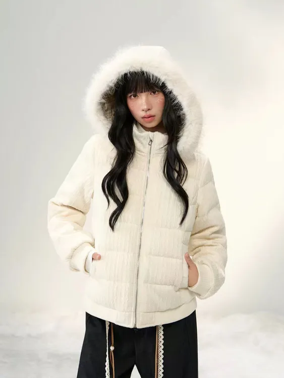 白鸭绒umoumo乌蘑温柔百搭绞花毛织拼接连帽毛领收腰羽绒服