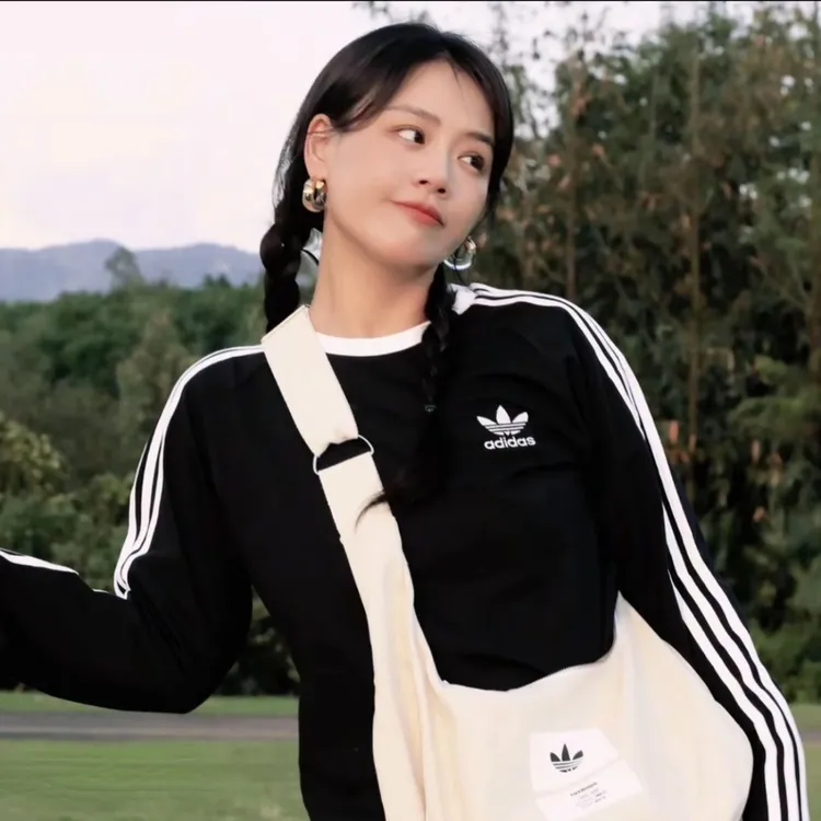 阿迪达斯三叶草明星同款复古穿搭纯棉运动修身长袖圆领T恤IA4877