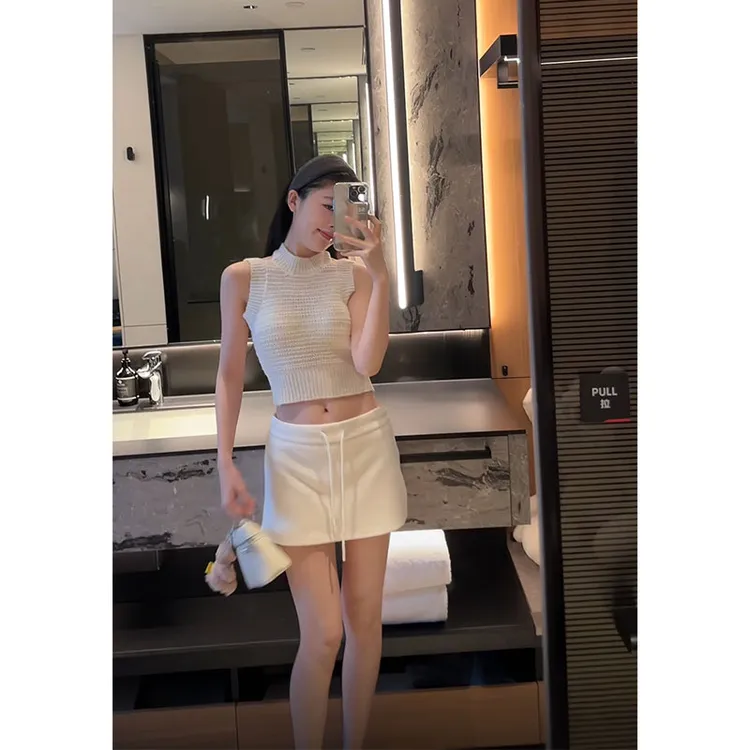 【轻月柔光】短款针织背心女设计感镂空修身无袖上衣配高腰抽绳短裙