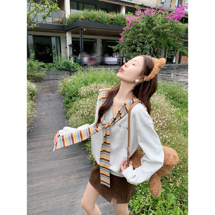 曾小咸 韩系早秋灰色v领无帽套头卫衣女披肩两件套装ZA53WYF0184