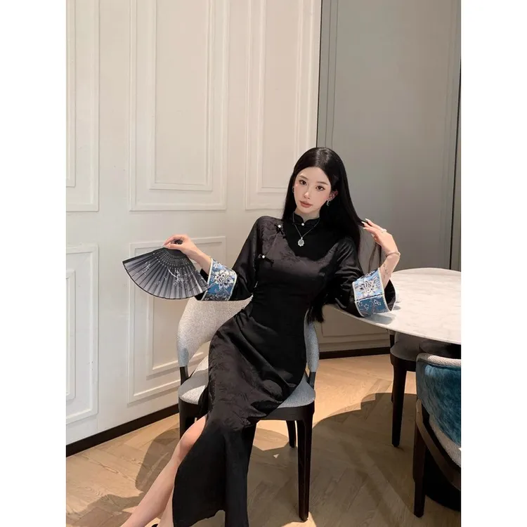 画报夫人新中式国风改良旗袍女秋冬长裙收腰气质刺绣黑色连衣裙高