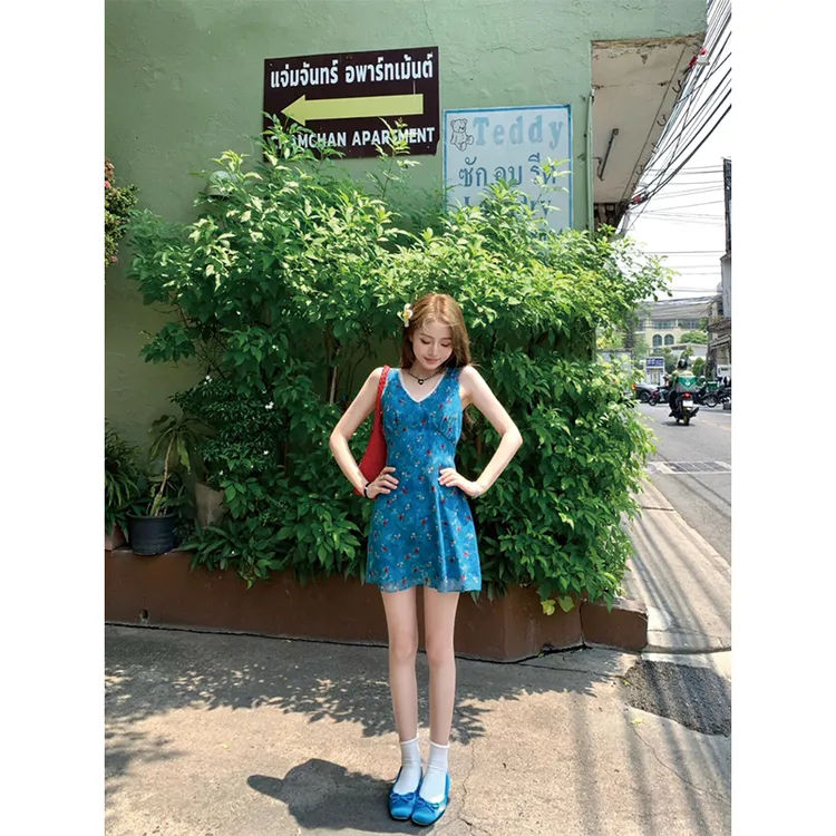 韩版V领玫瑰印花吊带连衣裙女夏季度假风休闲气质收腰显瘦a字短裙