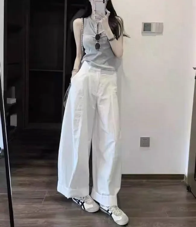 度假出游出片穿搭夏日绝美清冷松弛感ootd套装灰色背心裤子两件套