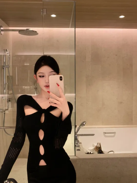 春秋季新款法式穿搭设计扭结镂空针织衫长袖上衣女装洋气时髦气质