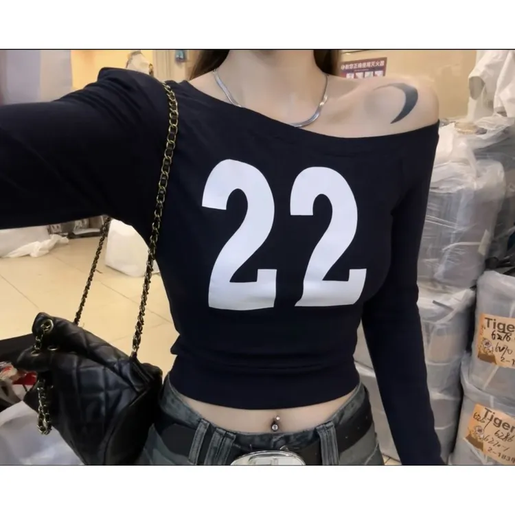 早秋新款美式高街斜肩印花T恤女百搭修身日常街头风舒适上衣女潮