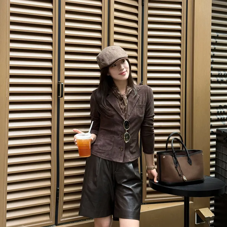 小敏「意式美学」棉×木浆粘仟深V枪驳领长袖西装外套UTAW1046