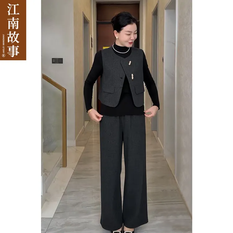 江南故事2025秋季妈妈装新款圆领宽松时尚中老年女装马夹三件套装