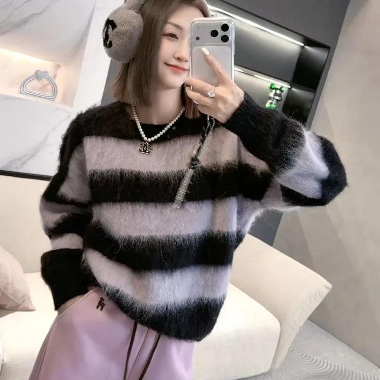 熙薇【情投意合】2025冬季新款休闲条纹拉绒羊毛衫H6351