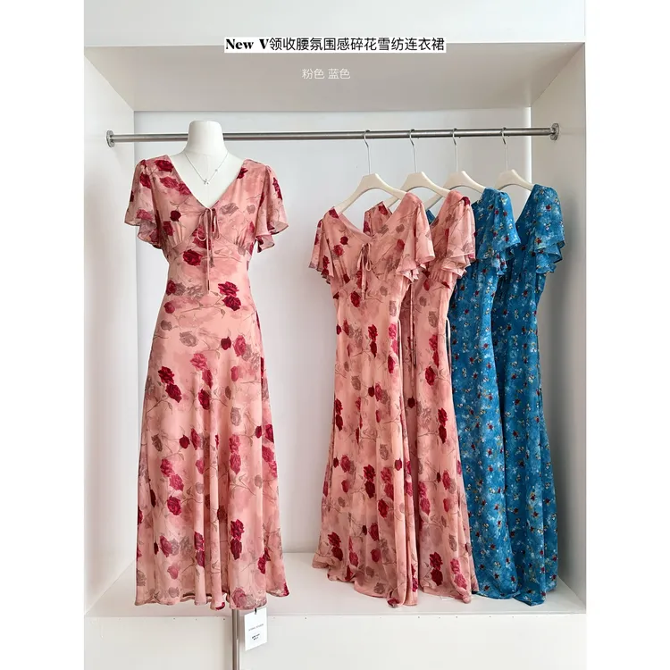 夏季修身v领雪纺碎花连衣裙女轻熟风气质出游度假高级感漂亮裙