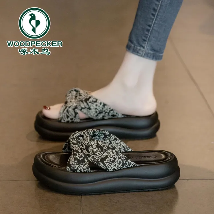 啄木鸟凉拖鞋女夏外穿2025新款仙女风厚底沙滩凉鞋时尚孕妇一字拖