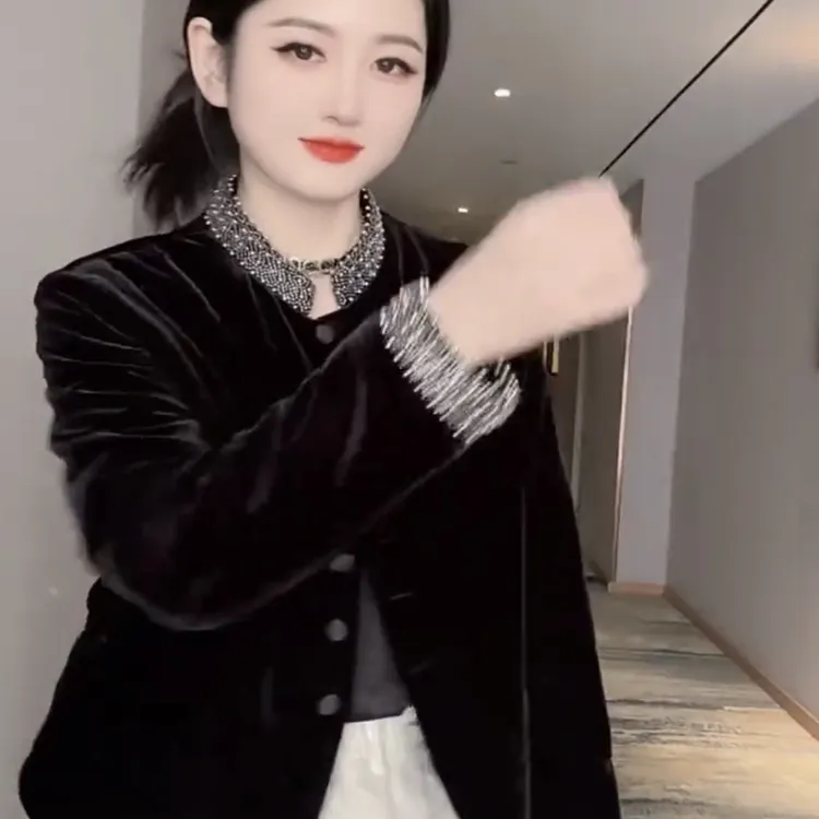 直下摆通勤抗起球通用立领短外套耐脏休闲风常规重工钉珠丝绒棉服