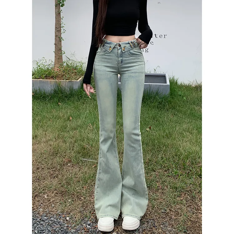 浅蓝色弹力字母翻边微喇牛仔裤女2025年秋季新款高腰修身显瘦长裤