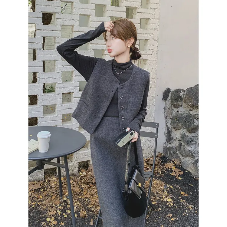 灰色高级感小香风马甲套装裙女2025秋季复古气质轻熟风毛呢三件套