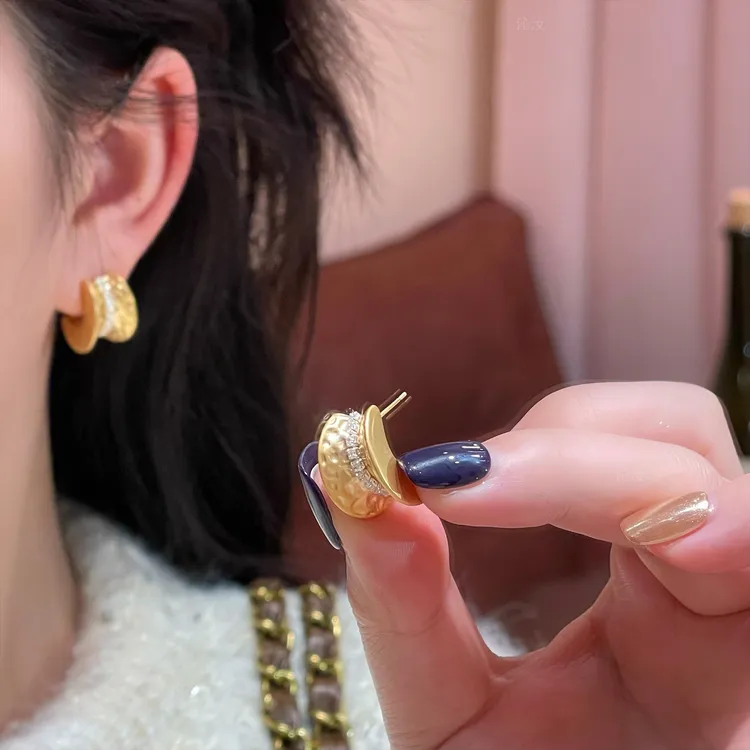 【沁汝饰品】F702金色质感耳钉甜美时尚轻奢气质