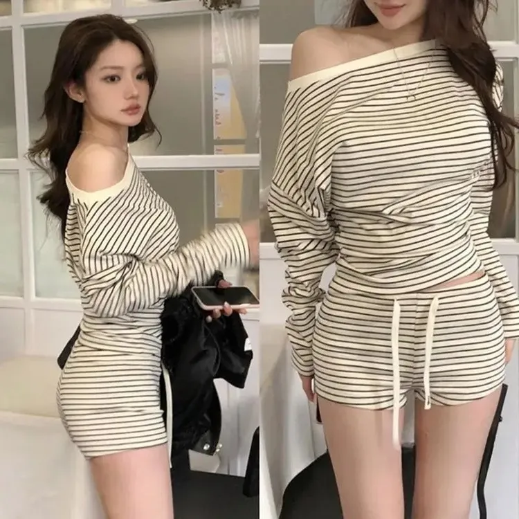 秋冬新款气质姐露肩休闲舒适百搭条纹长袖T恤加短裤两件套女