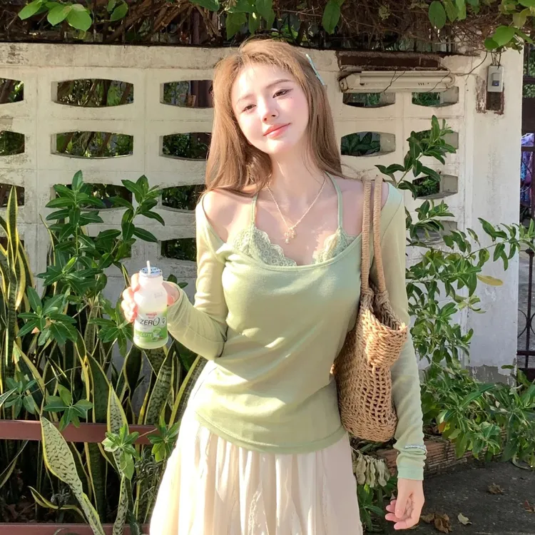 春装韩系假两件T恤蕾丝U领花边2025纯欲修身打底显瘦百搭休闲上衣