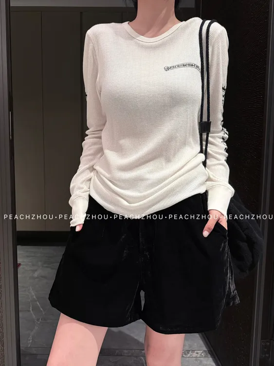『PEACHZHOU』羊毛混纺华夫格梵文印花微宽松圆领长袖高街休闲T恤女