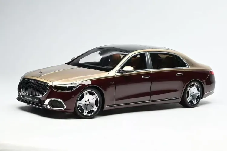 Almost Real 1/18 梅赛德斯-迈巴赫 S680 合金汽车模型收藏摆件